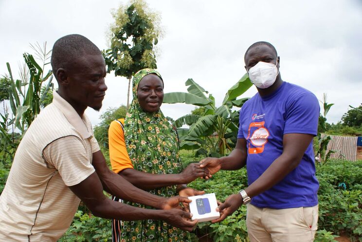 Using satellite data to project farmers produce
